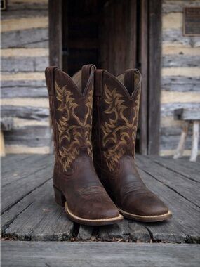 Ariat BROWN ROUNDED TOE COWBOY WESTERN boots 10.5 EE LEATHER